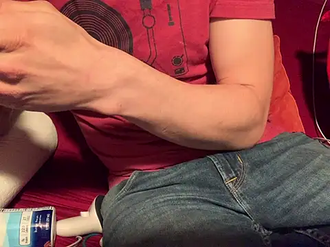 Snapshot of skatebored chatting on March 6, 9:14 am skatebored online show from March 6, 9:14 am