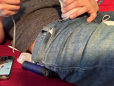 Snapshot of skatebored chatting on March 7, 11:27 pm skatebored online show from March 7, 11:27 pm