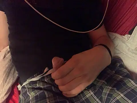 Snapshot of skatebored chatting on November 25, 11:43 am skatebored online show from November 25, 11:43 am