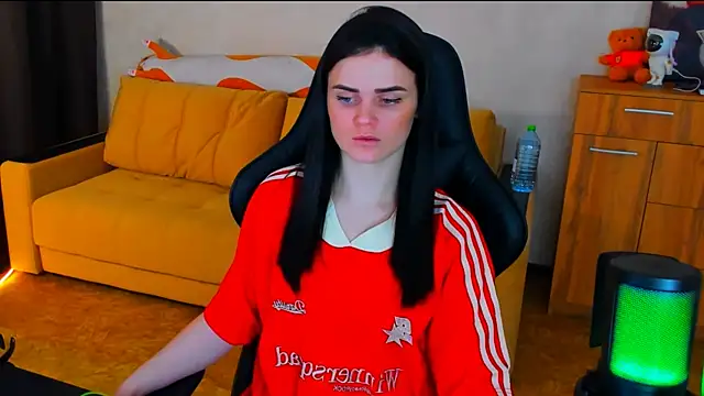 Lora Cain online show from January 24, 3:34 pm