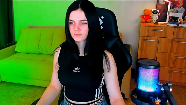 Lora Cain online show from February 11, 4:46 pm