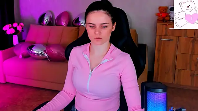 Lora Cain online show from February 14, 10:04 pm