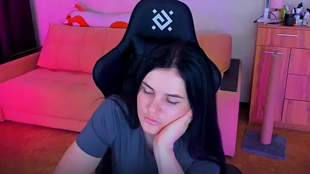 Lora Cain online show from March 11, 4:07 pm