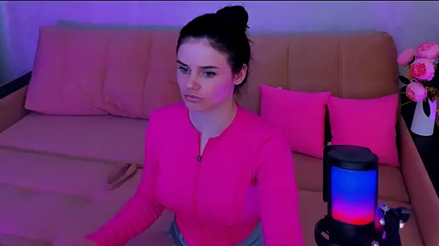 Lora Cain online show from March 15, 12:45 pm