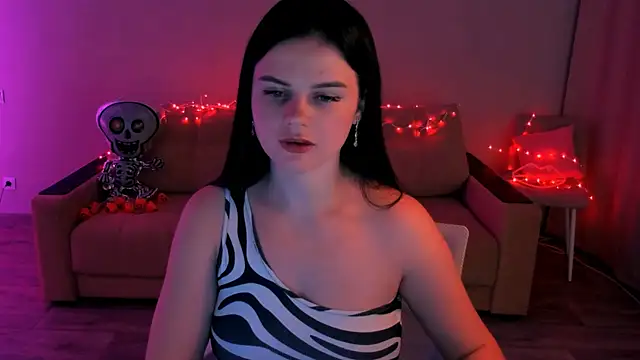 Lora Cain online show from November 5, 3:39 am