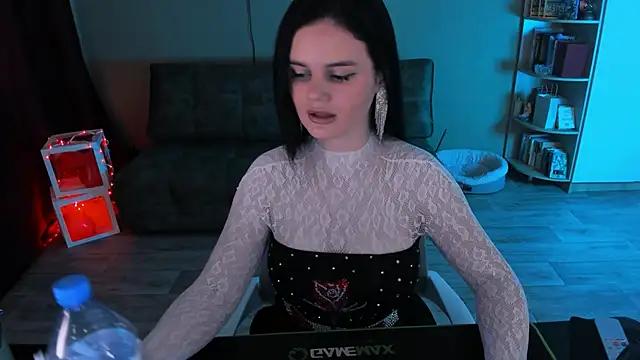 Lora Cain online show from February 24, 10:24 am