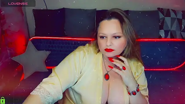 KlaraHoll online show from March 22, 4:10 pm