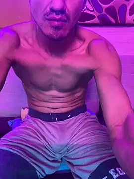 Snapshot of thesummerboy chatting on December 11, 8:18 pm thesummerboy online show from December 11, 8:18 pm