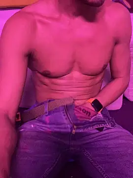 Snapshot of thesummerboy chatting on December 14, 9:24 pm thesummerboy online show from December 14, 9:24 pm