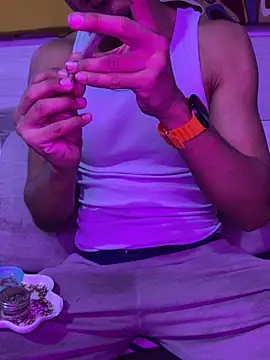 Snapshot of thesummerboy chatting on December 19, 10:21 pm thesummerboy online show from December 19, 10:21 pm