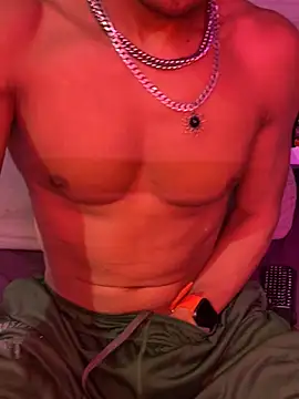 Snapshot of thesummerboy chatting on December 20, 4:42 am thesummerboy online show from December 20, 4:42 am