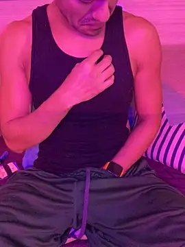 Snapshot of thesummerboy chatting on December 30, 9:50 pm thesummerboy online show from December 30, 9:50 pm