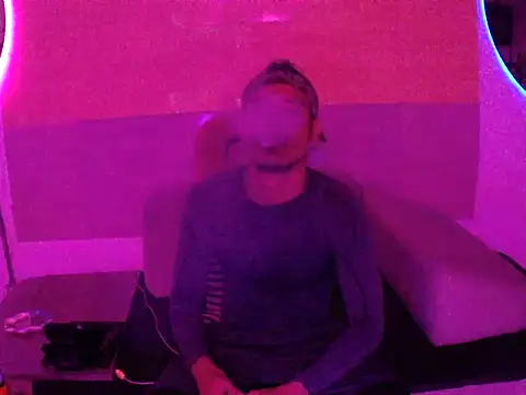 Snapshot of thesummerboy chatting on January 17, 3:55 am thesummerboy online show from January 17, 3:55 am