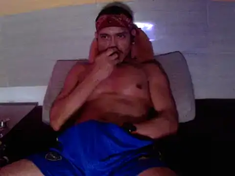 Snapshot of thesummerboy chatting on January 19, 3:32 pm thesummerboy online show from January 19, 3:32 pm