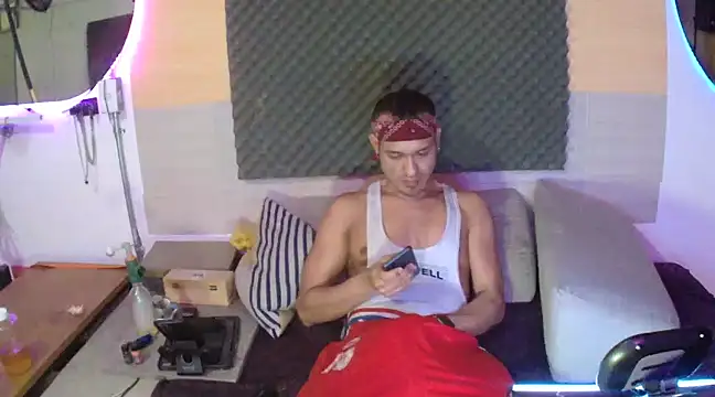 Snapshot of thesummerboy chatting on January 25, 8:31 am thesummerboy online show from January 25, 8:31 am