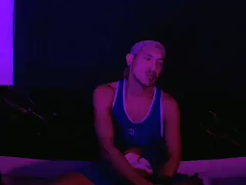 Snapshot of thesummerboy chatting on January 31, 12:07 pm thesummerboy online show from January 31, 12:07 pm