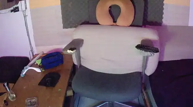 Snapshot of thesummerboy chatting on February 8, 10:50 am thesummerboy online show from February 8, 10:50 am