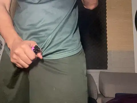 Snapshot of thesummerboy chatting on March 16, 8:32 am thesummerboy online show from March 16, 8:32 am