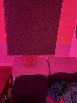 Snapshot of thesummerboy chatting on March 17, 10:38 am thesummerboy online show from March 17, 10:38 am