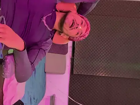 Snapshot of thesummerboy chatting on October 2, 12:45 pm thesummerboy online show from October 2, 12:45 pm