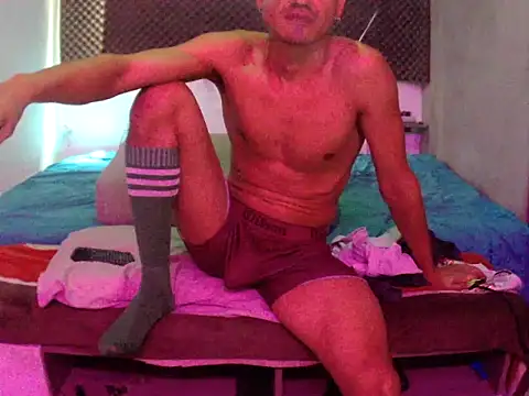 Snapshot of thesummerboy chatting on October 3, 5:10 pm thesummerboy online show from October 3, 5:10 pm