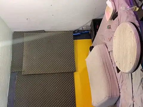 Snapshot of thesummerboy chatting on November 18, 10:14 pm thesummerboy online show from November 18, 10:14 pm