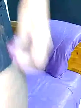 Snapshot of juliya_Les chatting on November 20, 3:01 pm juliya Les online show from November 20, 3:01 pm