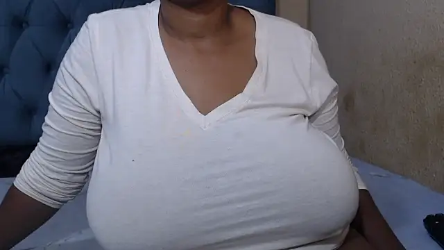 Snapshot of FlavoredNia chatting on March 4, 3:15 pm FlavoredNia online show from March 4, 3:15 pm