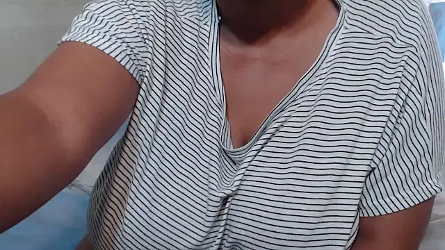 Snapshot of FlavoredNia chatting on March 16, 12:33 pm FlavoredNia online show from March 16, 12:33 pm