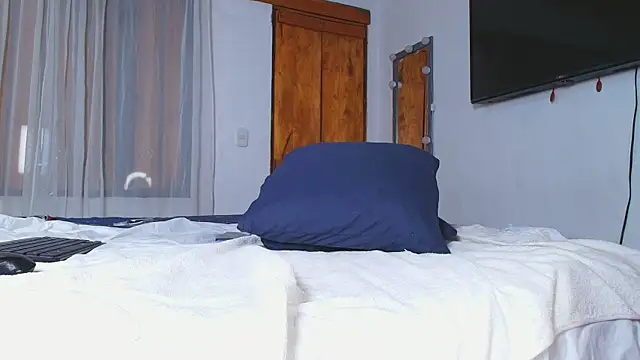 Isa bonnet online show from December 3, 12:18 am