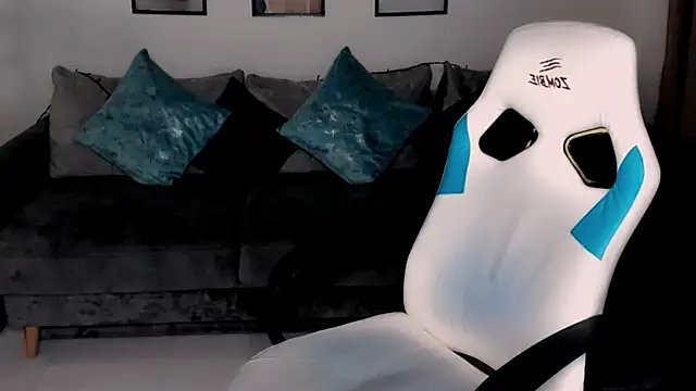 Snapshot of Rose_Sweetiee chatting on December 18, 10:05 pm Rose Sweetiee online show from December 18, 10:05 pm