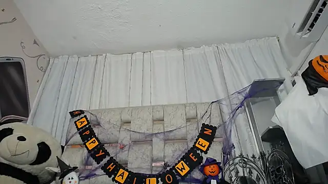 KOURTNEY-- online show from October 31, 1:28 am