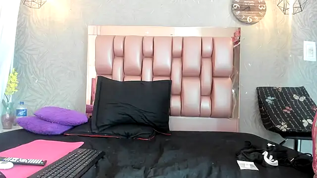 KOURTNEY-- online show from November 23, 6:30 pm