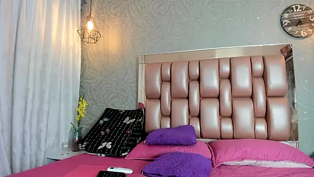 KOURTNEY-- online show from December 3, 2:30 am