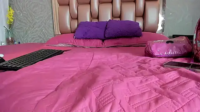 KOURTNEY-- online show from December 5, 1:58 am