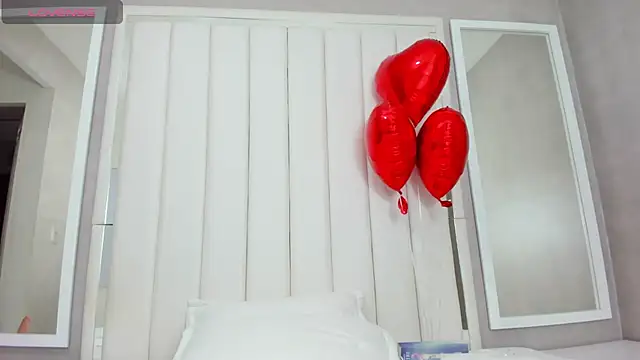 Snapshot of Carohorny4u chatting on February 9, 3:32 am Carohorny4u online show from February 9, 3:32 am