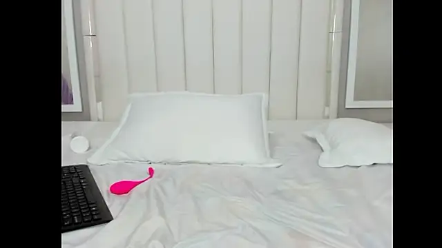 Snapshot of Carohorny4u chatting on February 25, 3:16 pm Carohorny4u online show from February 25, 3:16 pm