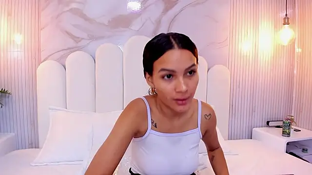 Snapshot of Carohorny4u chatting on November 9, 12:47 pm Carohorny4u online show from November 9, 12:47 pm