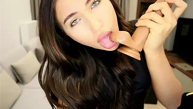 Snapshot of IrisNoire chatting on February 18, 11:30 pm IrisNoire online show from February 18, 11:30 pm