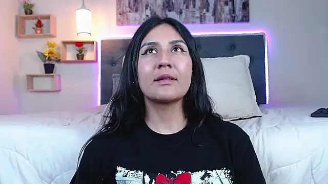 mia aira online show from January 20, 11:10 pm