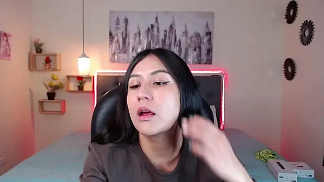 mia aira online show from February 2, 5:15 pm