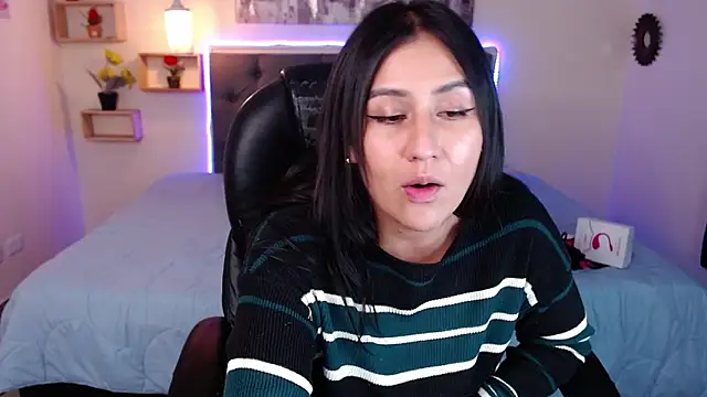 mia aira online show from February 10, 8:10 pm