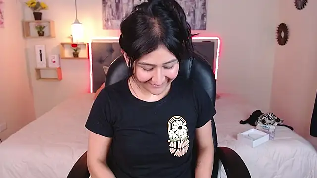 mia aira online show from February 19, 8:31 pm