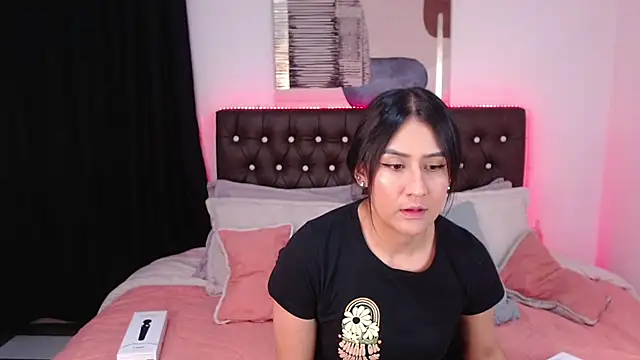 mia aira online show from March 18, 8:26 pm