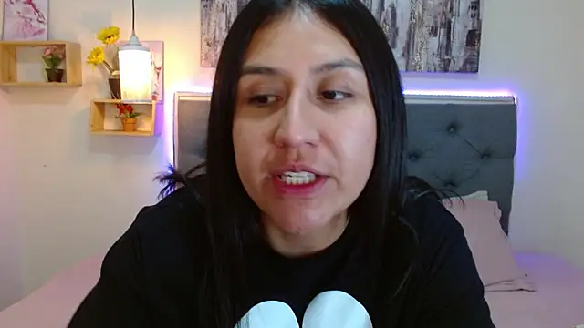 mia aira online show from September 12, 3:12 pm