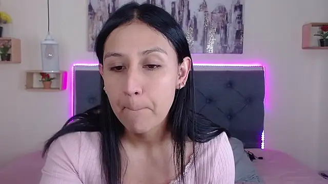 mia aira online show from November 8, 2:39 pm