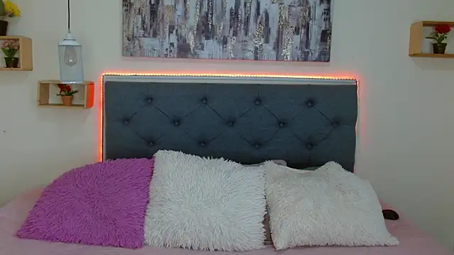 mia aira online show from November 25, 3:56 pm