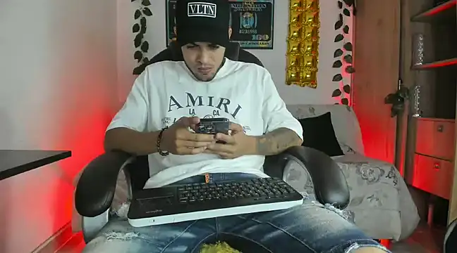 Snapshot of mikee_scooth chatting on January 7, 3:35 am mikee scooth online show from January 7, 3:35 am