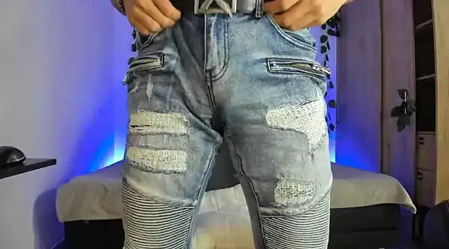 Snapshot of mikee_scooth chatting on February 28, 5:26 am mikee scooth online show from February 28, 5:26 am