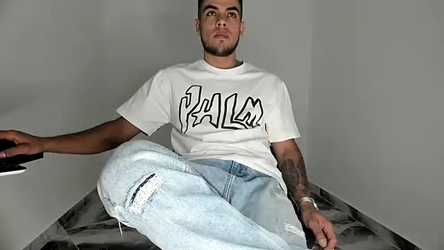 Snapshot of mikee_scooth chatting on November 18, 4:33 pm mikee scooth online show from November 18, 4:33 pm